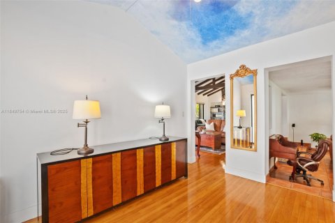 Casa en venta en Miami Springs, Florida, 7 dormitorios, 328.5 m2 № 1858797 - foto 9
