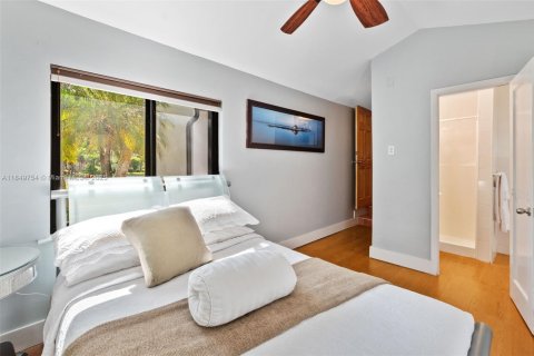 Casa en venta en Miami Springs, Florida, 7 dormitorios, 328.5 m2 № 1858797 - foto 13