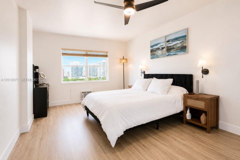Condo in Sunny Isles Beach, Florida, 2 bedrooms № 2090549 - photo 12