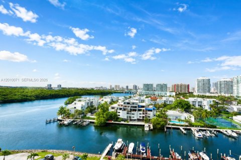 Condo in Sunny Isles Beach, Florida, 2 bedrooms № 2090549 - photo 4