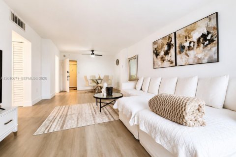Condo in Sunny Isles Beach, Florida, 2 bedrooms № 2090549