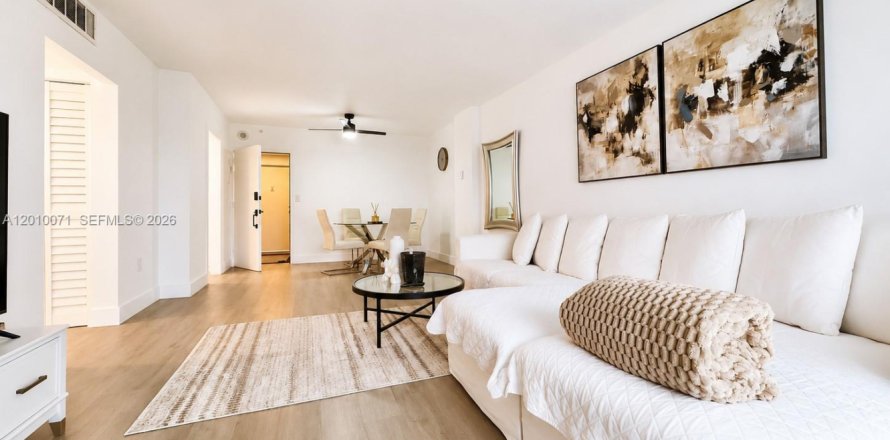 Condo in Sunny Isles Beach, Florida, 2 bedrooms № 2090549