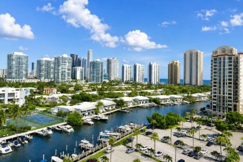 Condo in Sunny Isles Beach, Florida, 2 bedrooms № 2090549 - photo 2