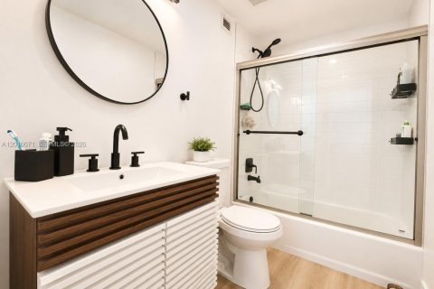Condo in Sunny Isles Beach, Florida, 2 bedrooms № 2090549 - photo 8
