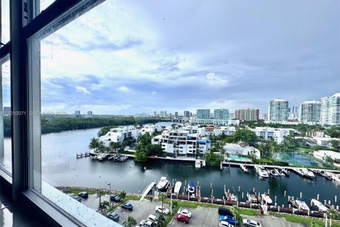 Condo in Sunny Isles Beach, Florida, 2 bedrooms № 2090549 - photo 17