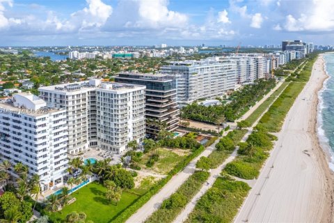 Copropriété à louer à Surfside, Floride: 2 chambres, 93.83 m2 № 1888045 - photo 1