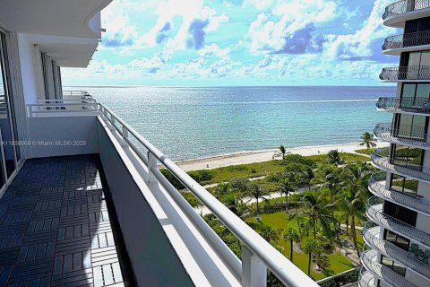 Copropriété à louer à Surfside, Floride: 2 chambres, 93.83 m2 № 1888045 - photo 14