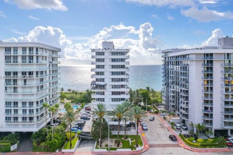 Copropriété à louer à Surfside, Floride: 2 chambres, 93.83 m2 № 1888045 - photo 3