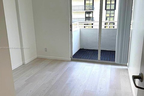 Copropriété à louer à Surfside, Floride: 2 chambres, 93.83 m2 № 1888045 - photo 28