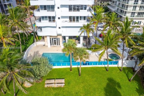 Copropriété à louer à Surfside, Floride: 2 chambres, 93.83 m2 № 1888045 - photo 6