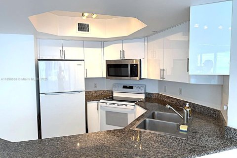 Copropriété à louer à Surfside, Floride: 2 chambres, 93.83 m2 № 1888045 - photo 18