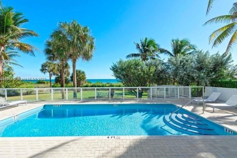 Copropriété à louer à Surfside, Floride: 2 chambres, 93.83 m2 № 1888045 - photo 9