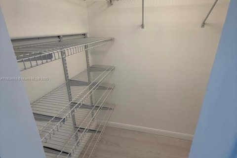 Copropriété à louer à Surfside, Floride: 2 chambres, 93.83 m2 № 1888045 - photo 26