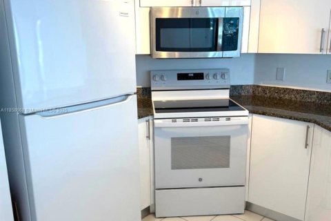 Copropriété à louer à Surfside, Floride: 2 chambres, 93.83 m2 № 1888045 - photo 20