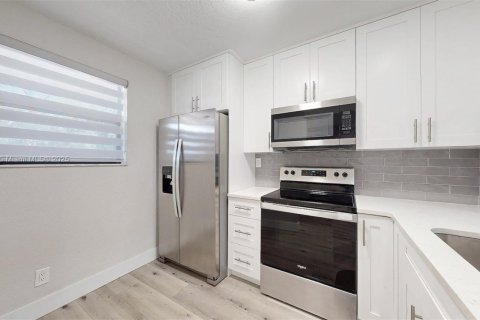 Condo in Sunrise, Florida, 2 bedrooms  № 1739840 - photo 20