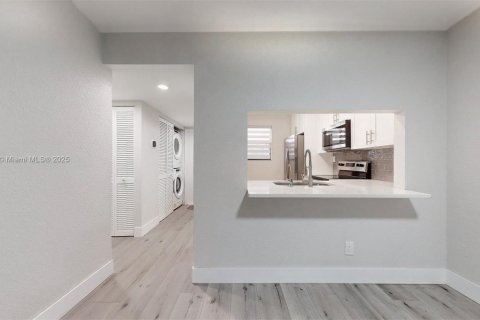 Condo in Sunrise, Florida, 2 bedrooms  № 1739840 - photo 17