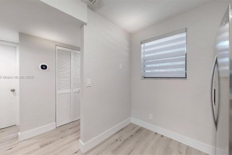Condo in Sunrise, Florida, 2 bedrooms  № 1739840 - photo 24