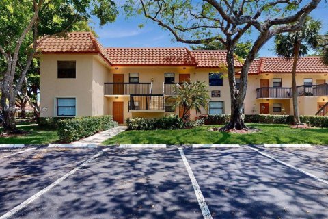 Condo in Sunrise, Florida, 2 bedrooms  № 1739840 - photo 1