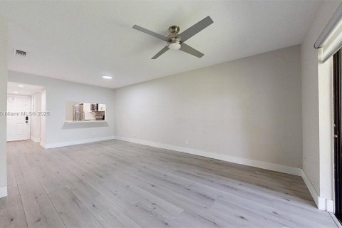 Condo in Sunrise, Florida, 2 bedrooms  № 1739840 - photo 8