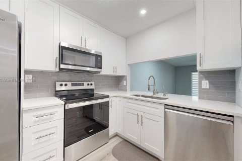 Condo in Sunrise, Florida, 2 bedrooms  № 1739840 - photo 22
