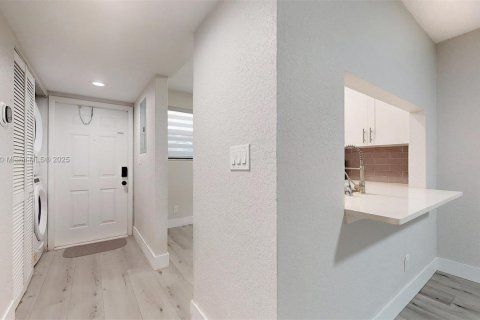 Condo in Sunrise, Florida, 2 bedrooms  № 1739840 - photo 18