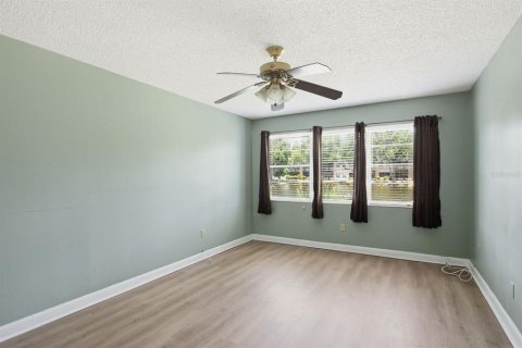 Condo in Saint Petersburg, Florida, 2 bedrooms  № 2210352 - photo 24