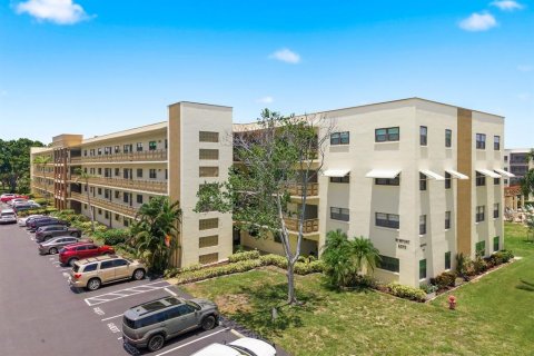 Condo in Saint Petersburg, Florida, 2 bedrooms  № 2210352 - photo 2