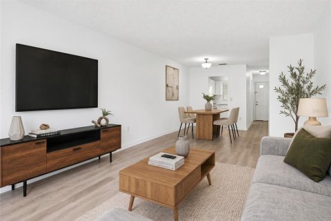 Condo in Saint Petersburg, Florida, 2 bedrooms  № 2210352 - photo 4