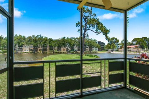 Condo in Saint Petersburg, Florida, 2 bedrooms  № 2210352 - photo 30