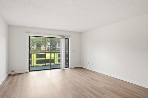 Condo in Saint Petersburg, Florida, 2 bedrooms  № 2210352 - photo 15