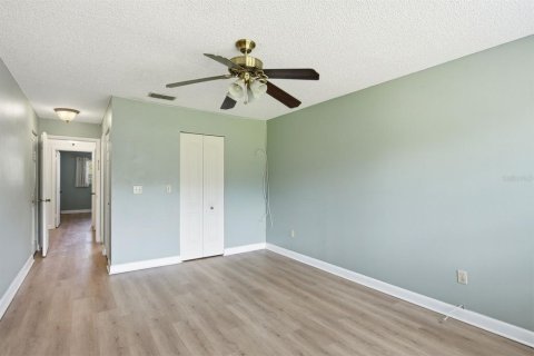 Condo in Saint Petersburg, Florida, 2 bedrooms  № 2210352 - photo 25