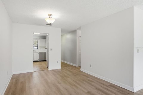 Condo in Saint Petersburg, Florida, 2 bedrooms  № 2210352 - photo 18