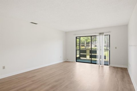 Condo in Saint Petersburg, Florida, 2 bedrooms  № 2210352 - photo 14