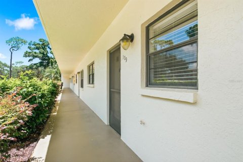 Condo in Saint Petersburg, Florida, 2 bedrooms  № 2210352 - photo 9