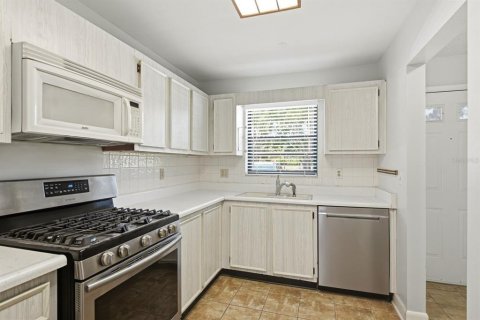 Condo in Saint Petersburg, Florida, 2 bedrooms  № 2210352 - photo 20