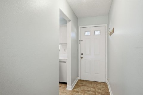 Condo in Saint Petersburg, Florida, 2 bedrooms  № 2210352 - photo 11