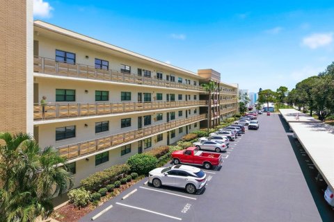 Condo in Saint Petersburg, Florida, 2 bedrooms  № 2210352 - photo 6