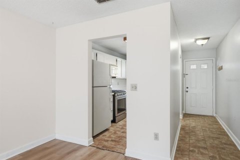 Condo in Saint Petersburg, Florida, 2 bedrooms  № 2210352 - photo 19