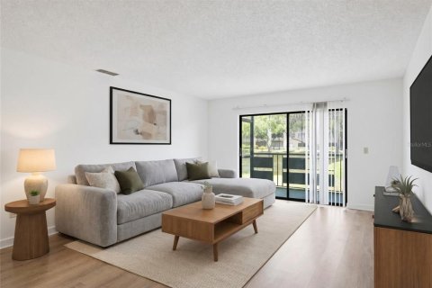 Condo in Saint Petersburg, Florida, 2 bedrooms  № 2210352 - photo 3