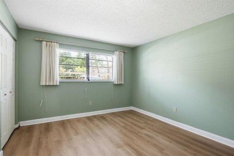 Condo in Saint Petersburg, Florida, 2 bedrooms  № 2210352 - photo 27