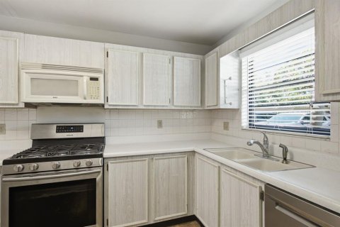 Condo in Saint Petersburg, Florida, 2 bedrooms  № 2210352 - photo 22