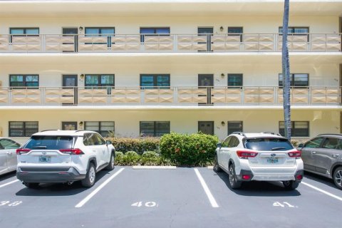 Condo in Saint Petersburg, Florida, 2 bedrooms  № 2210352 - photo 8