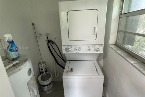 Villa ou maison à louer à Miami, Floride: 2 chambres, 88.26 m2 № 1977958 - photo 5