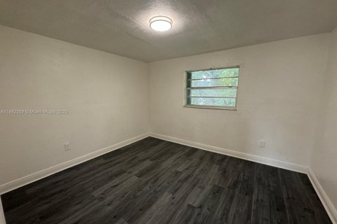 Villa ou maison à louer à Miami, Floride: 2 chambres, 88.26 m2 № 1977958 - photo 9