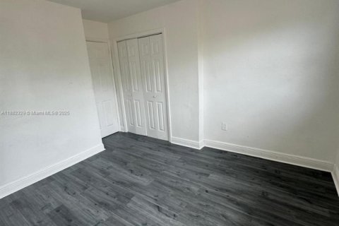 Villa ou maison à louer à Miami, Floride: 2 chambres, 88.26 m2 № 1977958 - photo 10