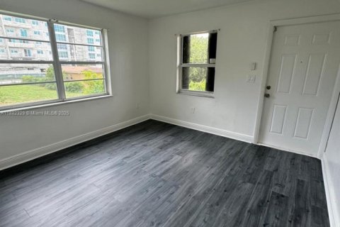 Villa ou maison à louer à Miami, Floride: 2 chambres, 88.26 m2 № 1977958 - photo 7