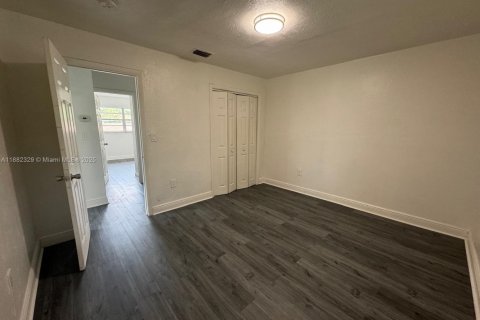 Villa ou maison à louer à Miami, Floride: 2 chambres, 88.26 m2 № 1977958 - photo 8