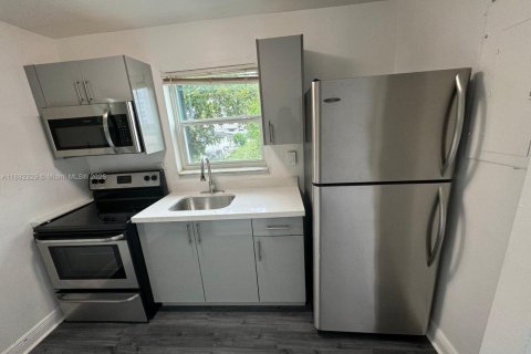 Villa ou maison à louer à Miami, Floride: 2 chambres, 88.26 m2 № 1977958 - photo 1