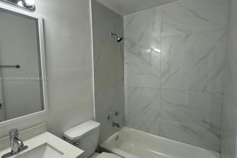 Villa ou maison à louer à Miami, Floride: 2 chambres, 88.26 m2 № 1977958 - photo 4