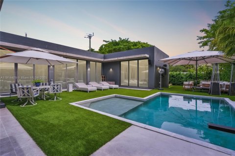 Villa ou maison à vendre à North Miami, Floride: 4 chambres, 298.77 m2 № 1974058 - photo 2